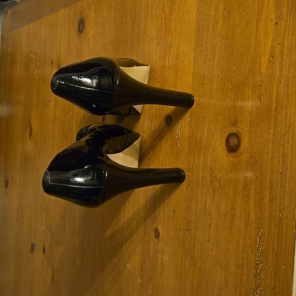 By Guess Size 9 M Women's Shiny Black High Heel Rounded Toe Slip On Pumps - Picture 3 of 11